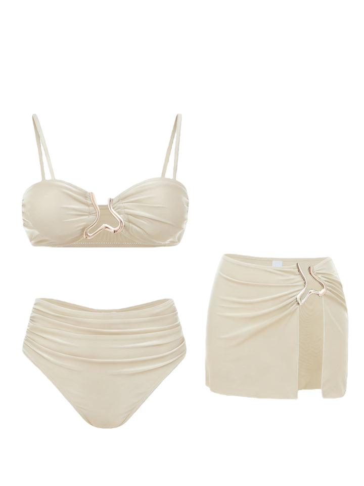 Dame bikinisæt med elegant indpakningsskørt og moderne design Skovae