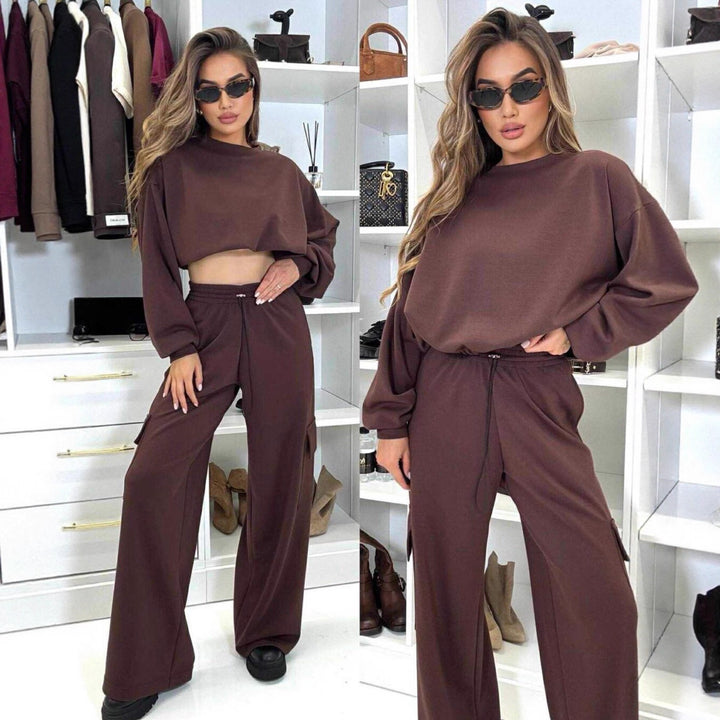 Kvindernes afslappede cargo loungewear sæt med cropped top og brede bukser Skovae