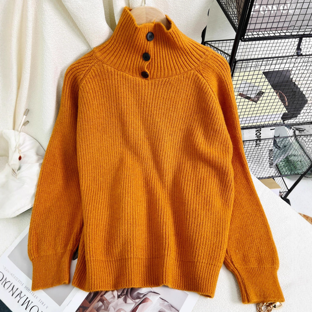 Kvinders varme højhalset sweater lavet af blødt strikket stof Stilla