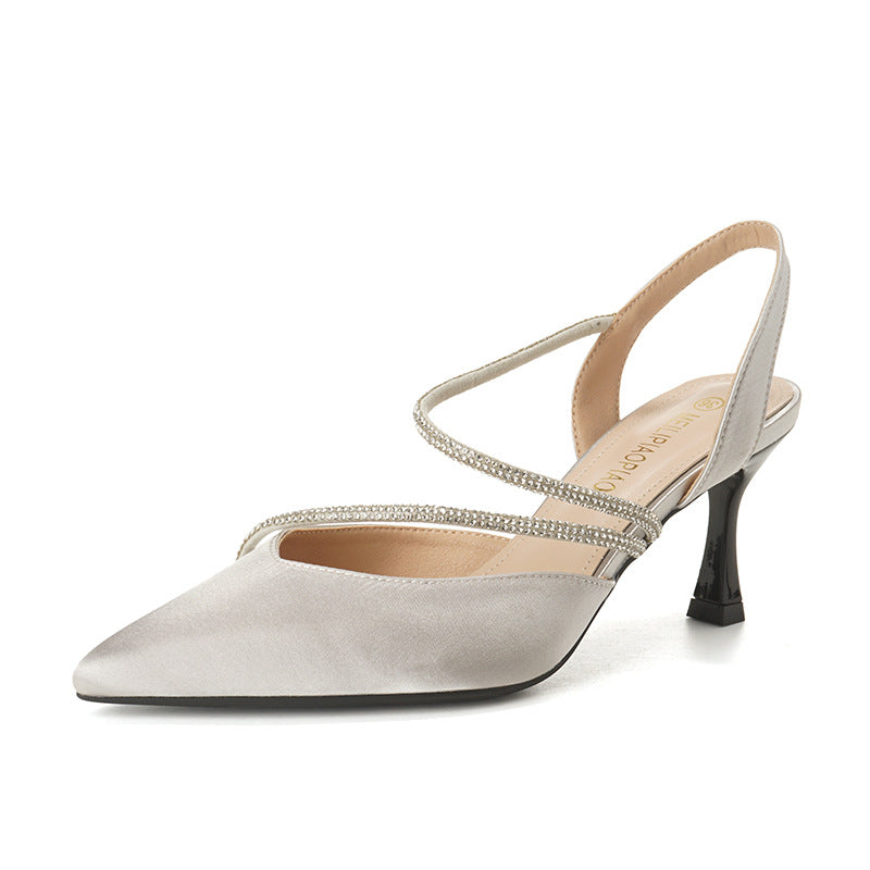 Dame Sling-Pumps med glitrende dekor og elegant V-cut Stilla
