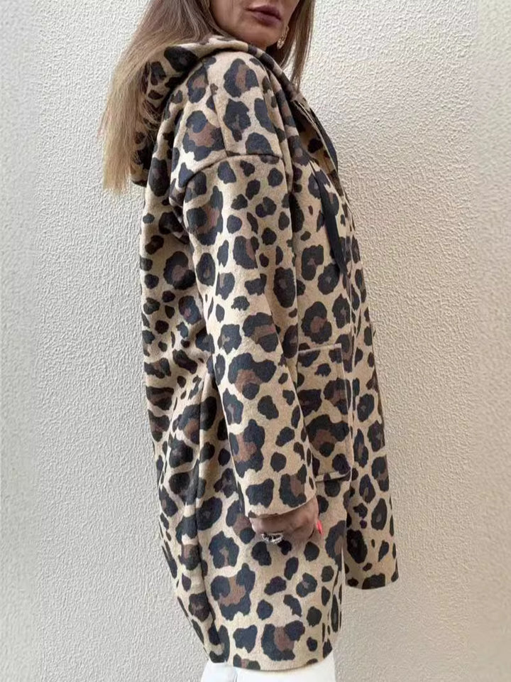 Dame hoodie med modetrend leopardmønster og praktische lommer Stilla