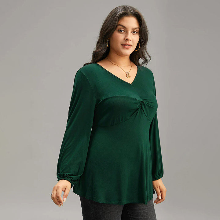 Dame elegant top med fast rynk og V-hals Stilla
