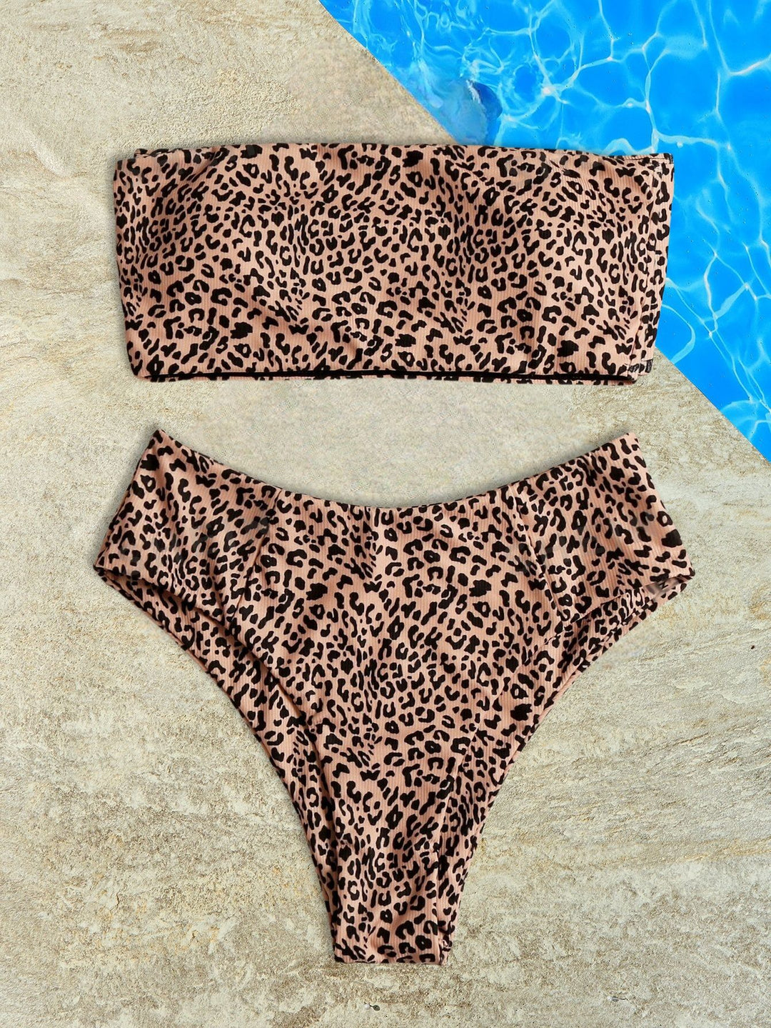 Dame Bandeau-bikini med moderigtigt leopardmønster og elegant snit Stilla