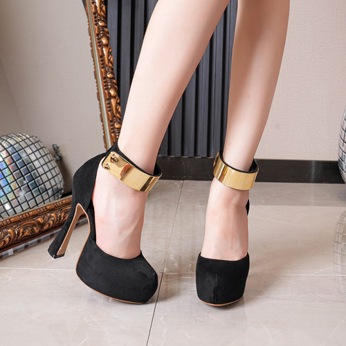 Dame Plateau-pumps med glinsende metalrem og elegant design Stilla