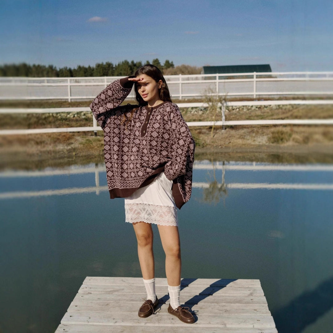Kvinders strikkede sweater med grafisk mønster og knaplukning Stilla