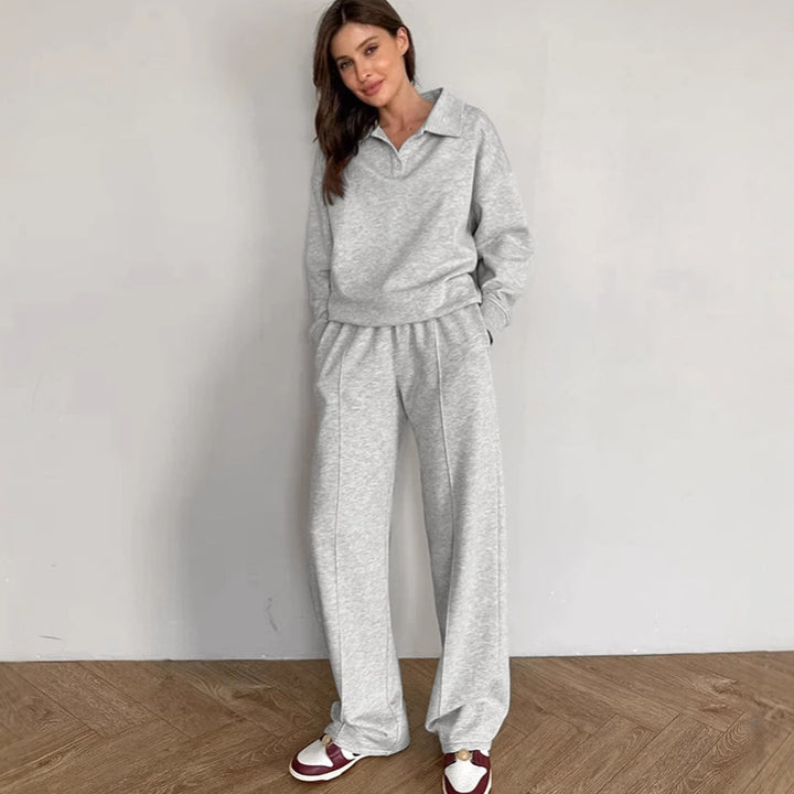 Dame behageligt loungewear-sæt med løstsiddende snit og elegant krave Stilla