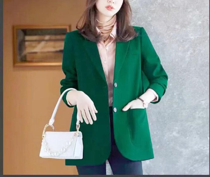 Kvindernes elegante og moderne blazer med klaplommer Stilla