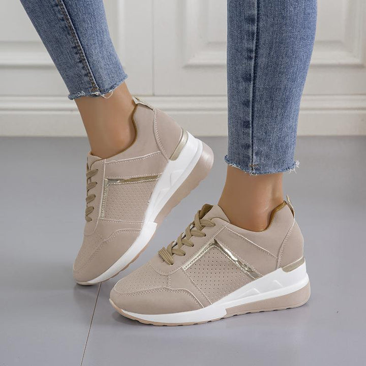 Femme Plateau-Sneaker med åndbar overfladestruktur og moderigtigt design Stilla