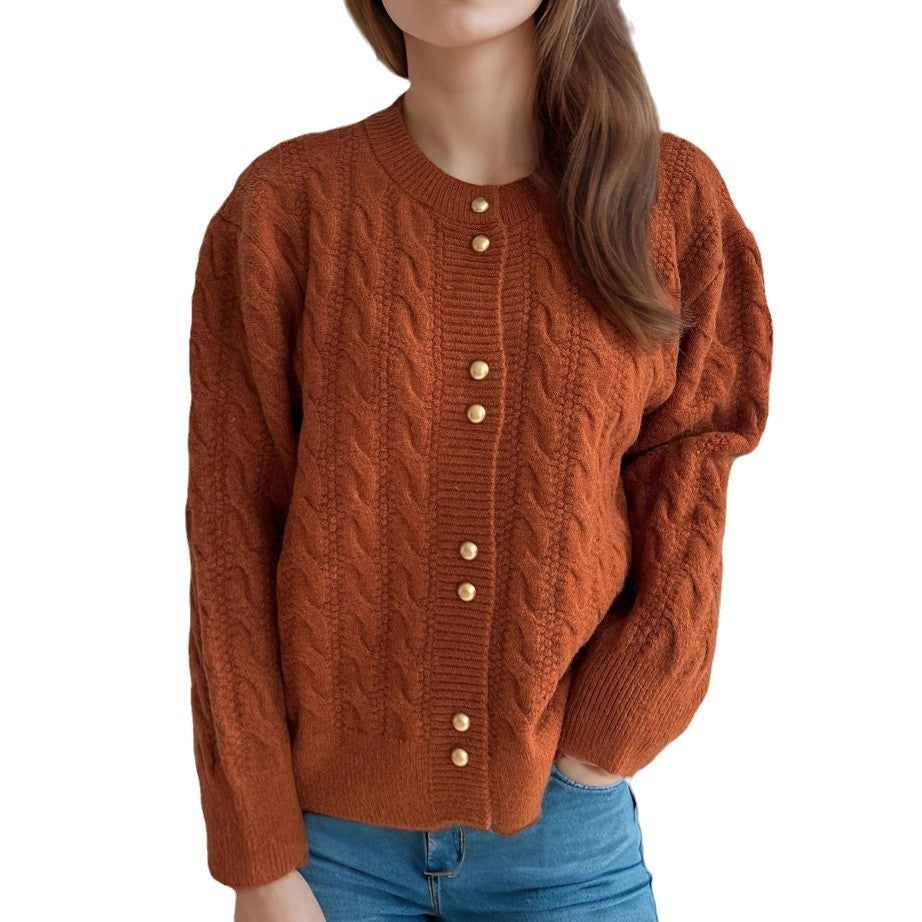 Dame cardigan med kabelmønster og elegante perleknapper Stilla