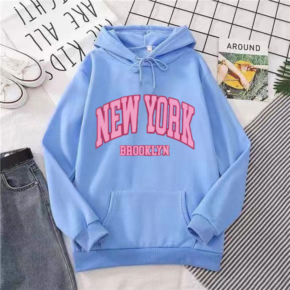 Dame hoodie med trendy New York Brooklyn print Skovae