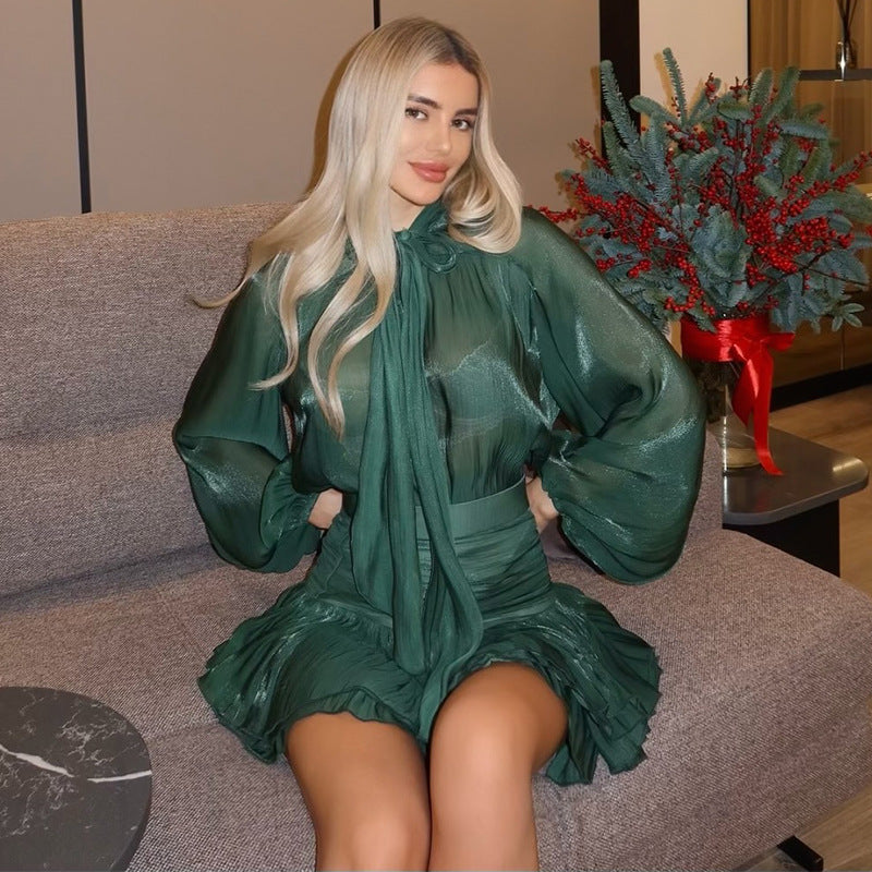 Dame minikjole med elegante flæser og voluminøse ærmer Stilla