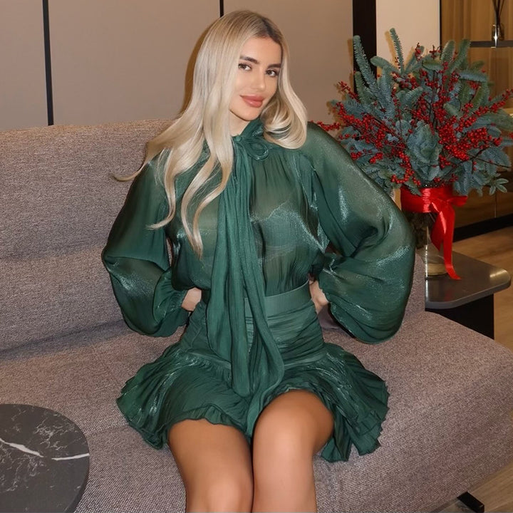 Dame minikjole med elegante flæser og voluminøse ærmer Stilla