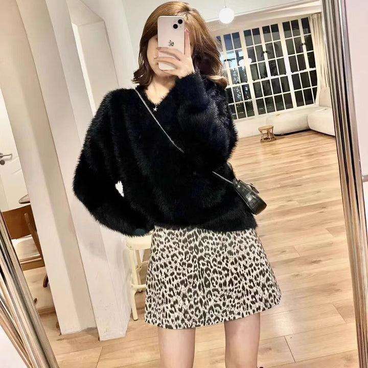 Kvinders fluffy V-hals sweater med blødt materiale og afslappet pasform Stilla