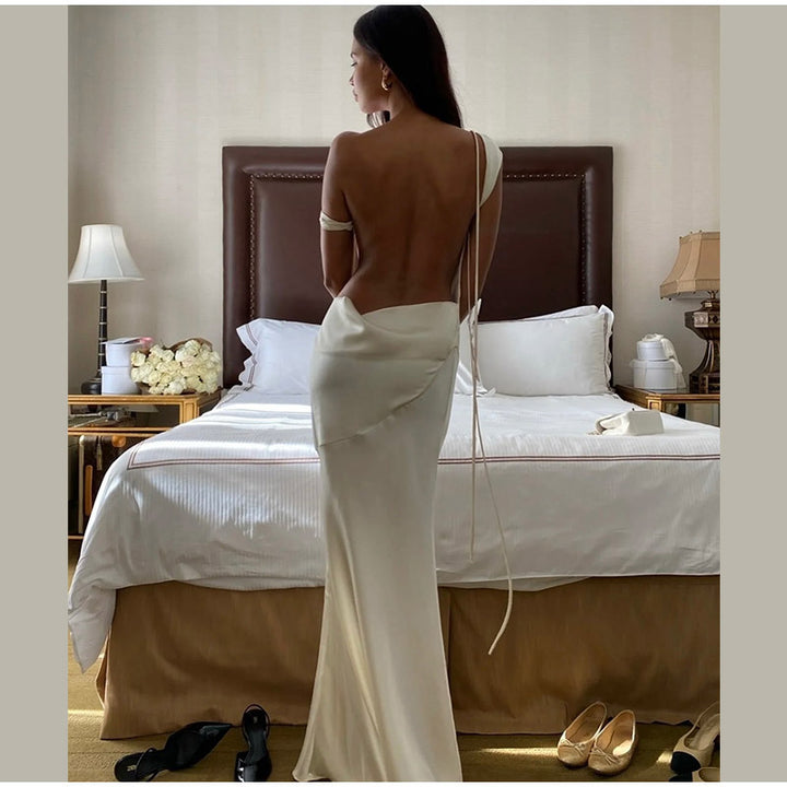 Dame Strapless Satin Maxi Kjole med Sideslids og Sofistikeret Snit Stilla