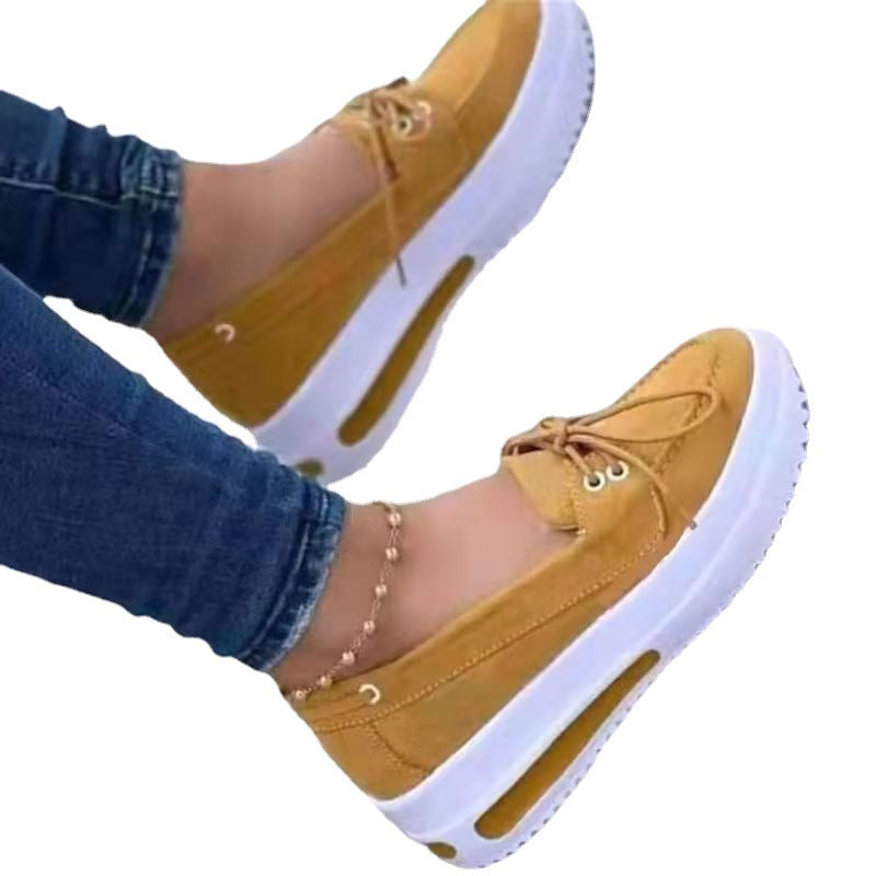 Dame sneakers med elegant design og behagelig platformsål Stilla