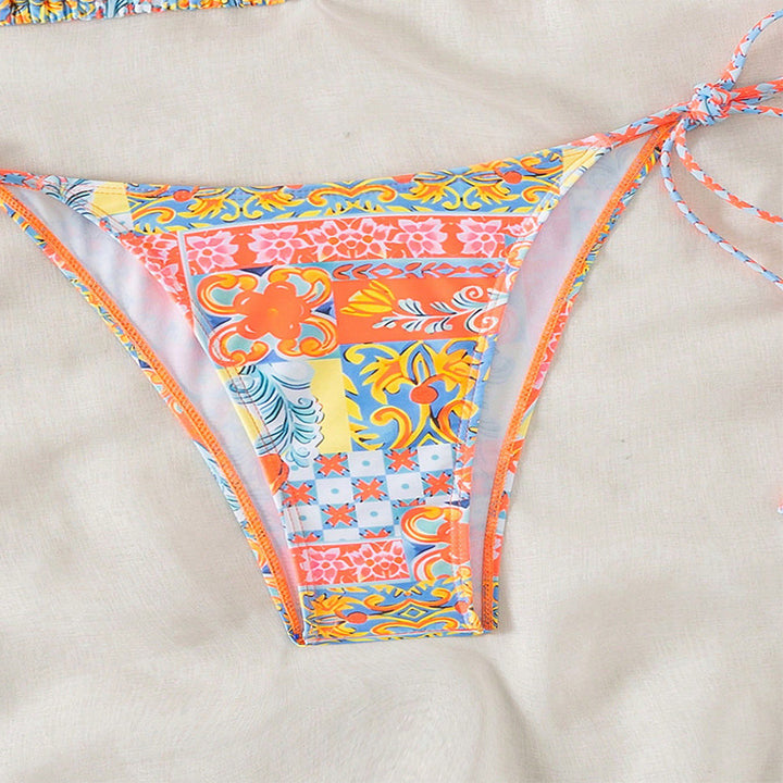 Dame triangel-bikini med legende blomsterdesign og elegante bånd