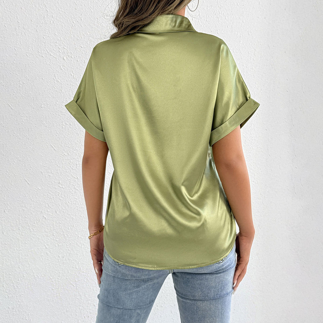 Dame satinbluse med afslappet snit og elegant krave Skovae