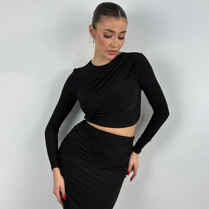 Dame Elegant og tætsiddende crop-top med lang nederdel og raffinerede rynkeelementer Stilla