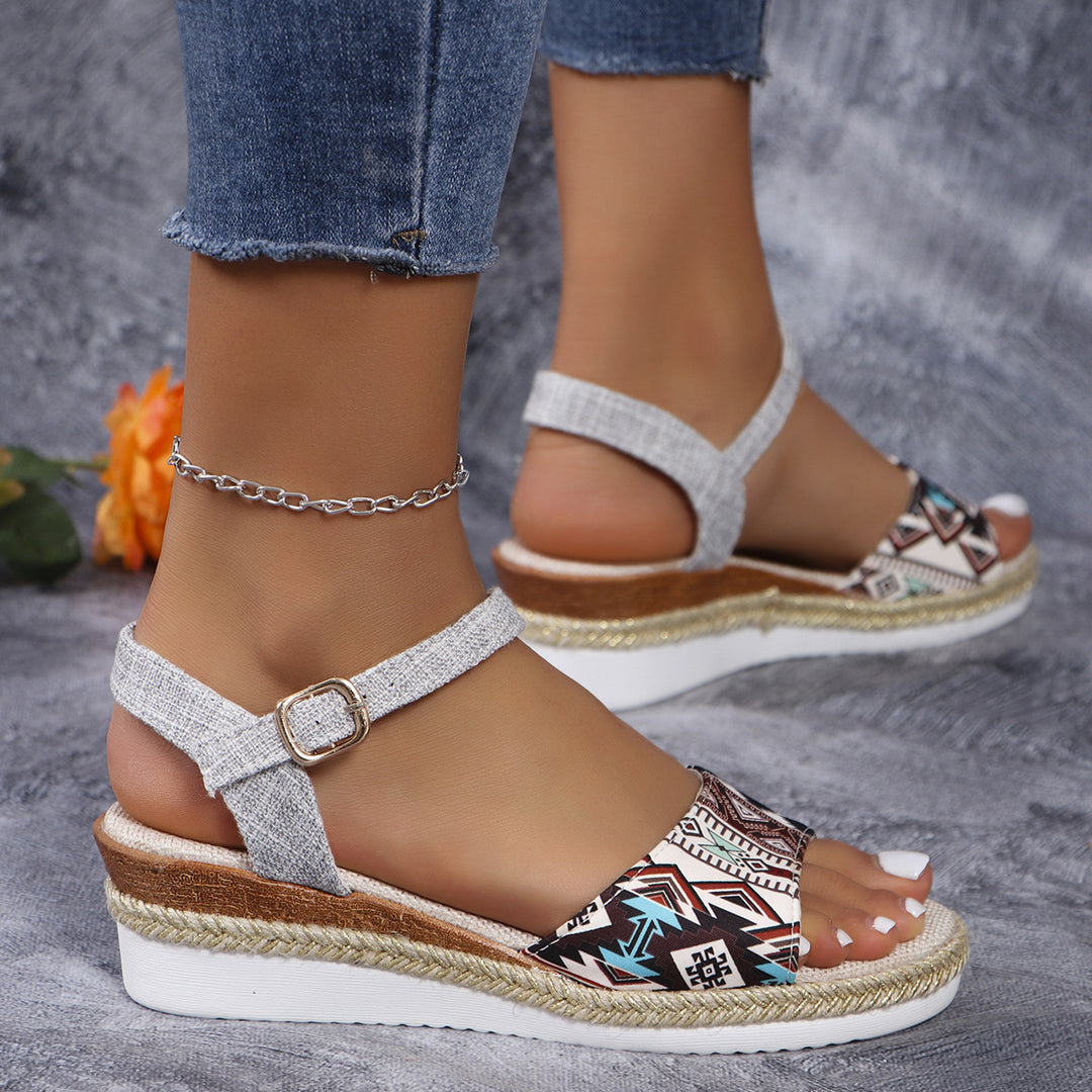 Dame platform-sandaler med moderne etno-mønster og justerbar rem Stilla