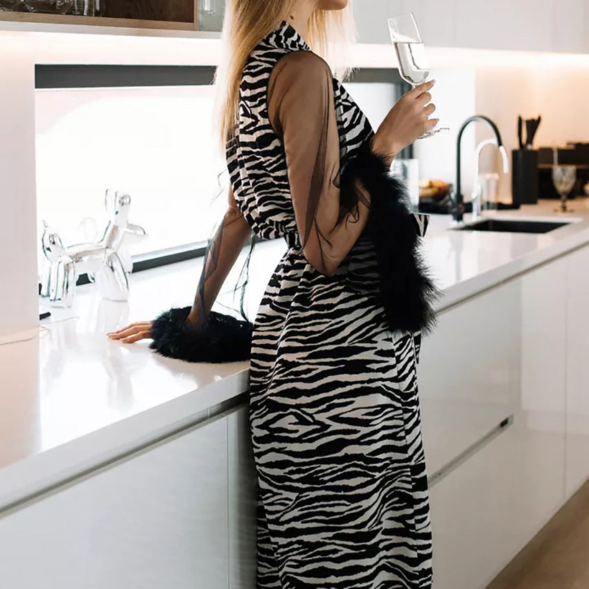Dame Kimono-robe med elegant zebra-print og, fluffy ærmeafslutninger Stilla