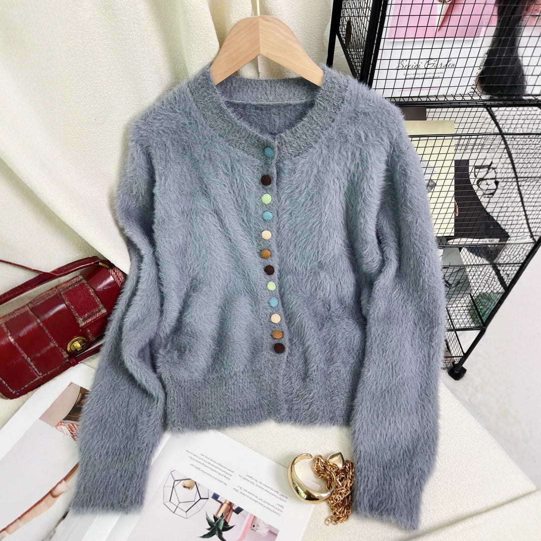Kvinders fluffy cardigan med farverige knapper og bredskåret design Stilla