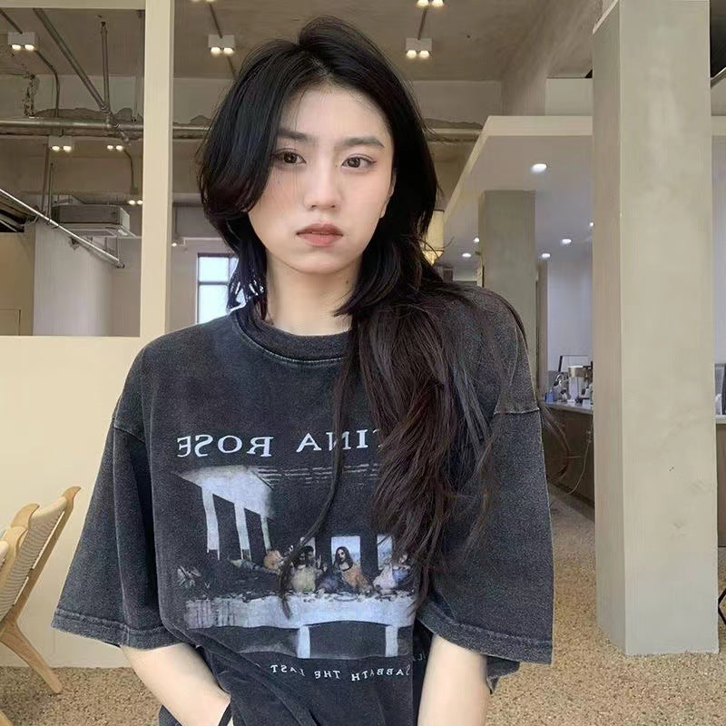 Dame T-shirt i afslappet vintage-stil med unik grafiktryk Stilla