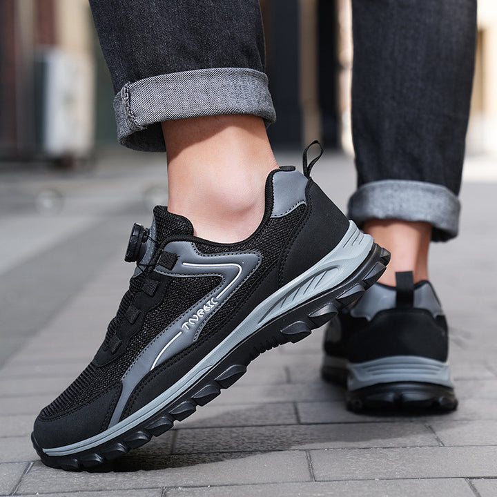 Unisex nan let trail- og by sneakers med fint justerbar drejeåbning, forstærket tåhætte og multidirektionelt profileret sål Skovae