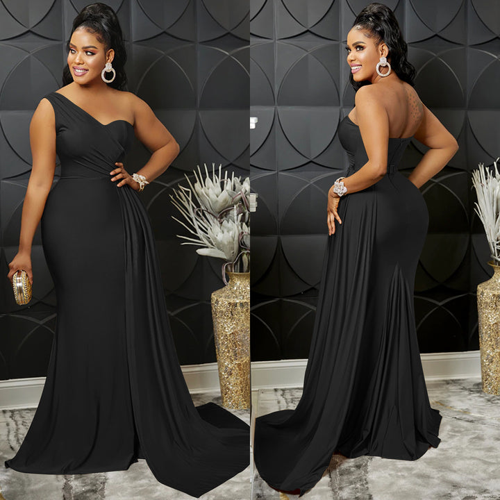 Dame Elegant One-Shoulder Maxikjole med draperede detaljer og flydende nederdel Stilla