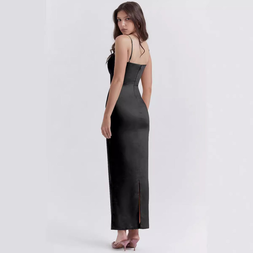 Dame Satin Maxikjole med off-shoulder design og figursyet snit Stilla