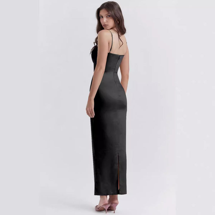 Dame Satin Maxikjole med off-shoulder design og figursyet snit Stilla