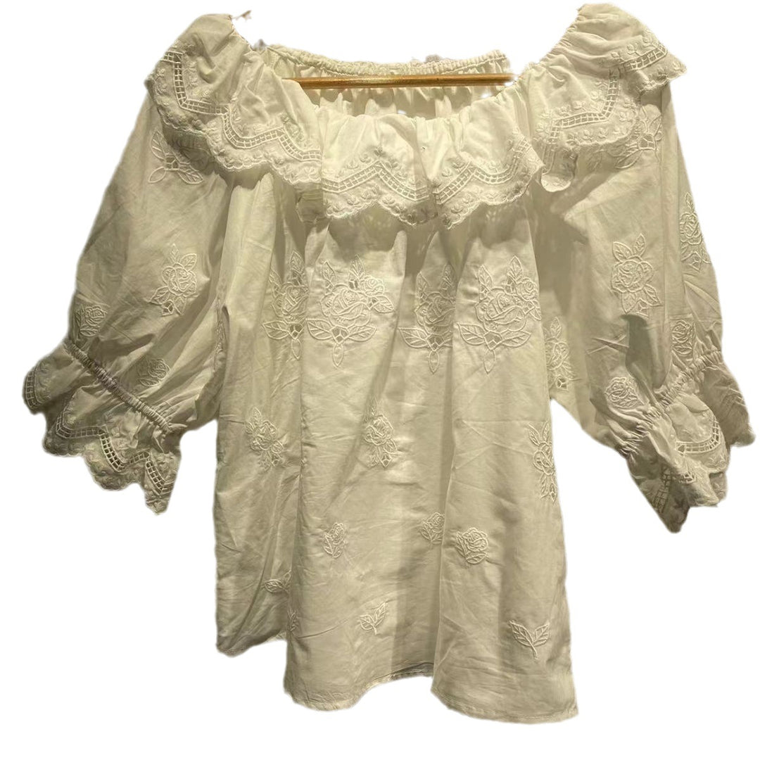Dame Off-Shoulder Bluse med florale broderier og rynkedetaljer Stilla