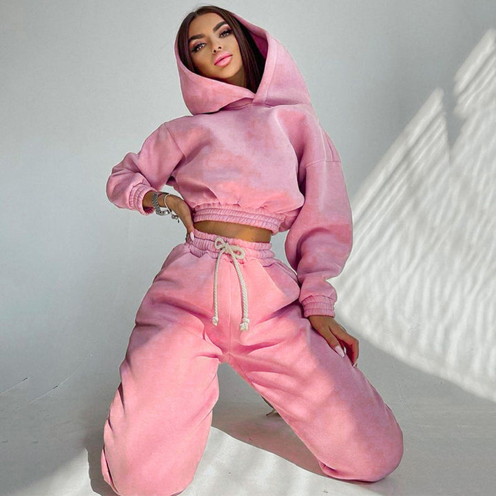 Kvindernes cropped hoodie og casual joggers i afslappet fit Skovae