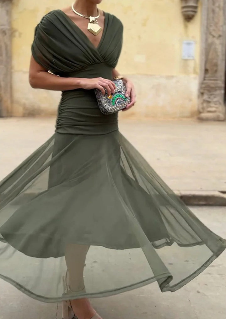 Dame nan flydende aftenkjole med gennemsigtigt chiffon-capelet, V-hals og taljeret drapering Skovae