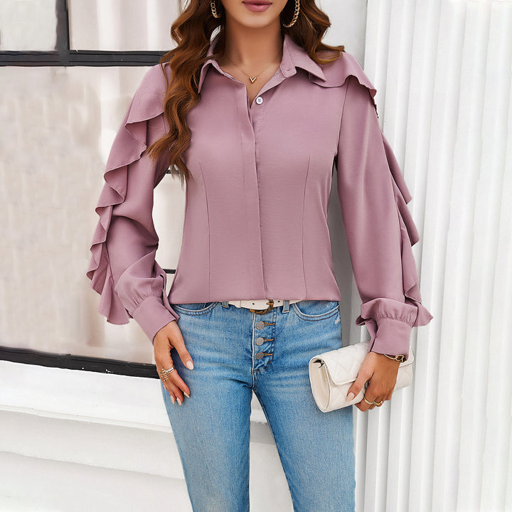 Damebluse med flæse detaljer og elegante knapbesætninger Stilla
