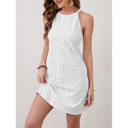 Dame sommerkjole med elegant cut-out-design og floral broderi Skovae