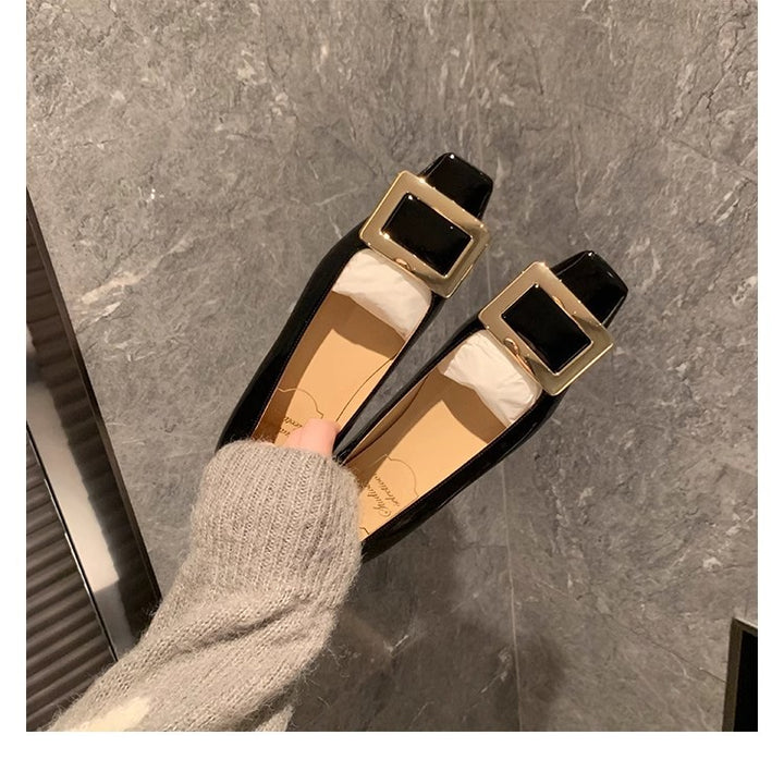 Dame elegante slippers med dekorativ metalspænde Stilla