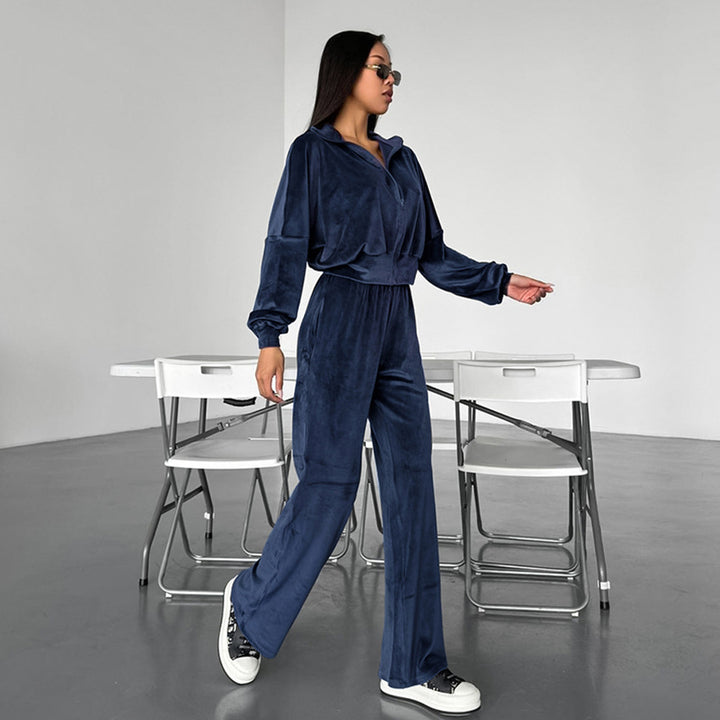 Dame behagelig Velvet-jumpsuit med højt lukket krave og elastisk talje Stilla