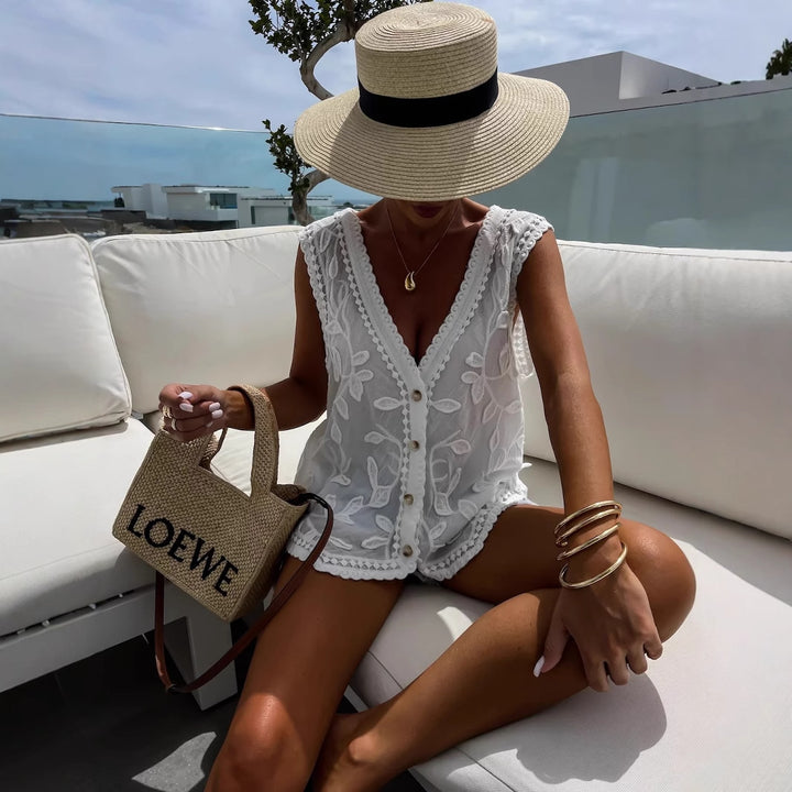 Dame spidsbluse med florale broderier og knapdetaljer Stilla