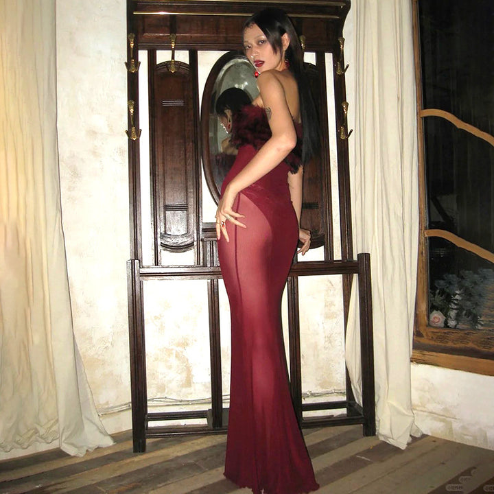 Femme Elegante Maxi Kjole med Fjerdetaljer Stilla