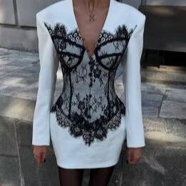 Kvinders blondkjole med sofistikeret design og elegante detaljer Stilla