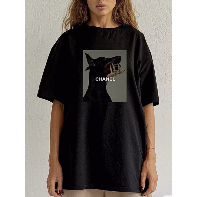 Dame T-shirt med kunstnerisk hundetryk og afslappet oversized pasform Stilla