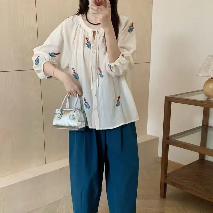 Dame Broderet Bluse med Knude Slips og Ballonærmer Stilla