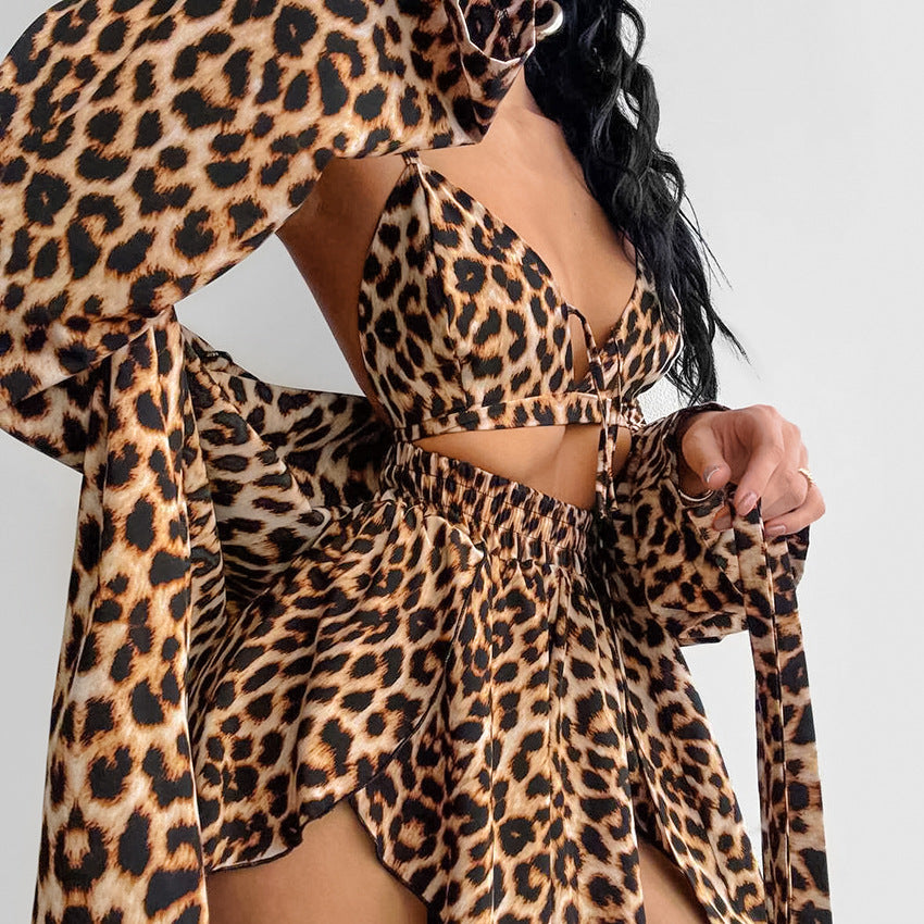 Dame leopardmønster crop-top og nederdel sæt med vide ærmer og cut-out detaljer Stilla