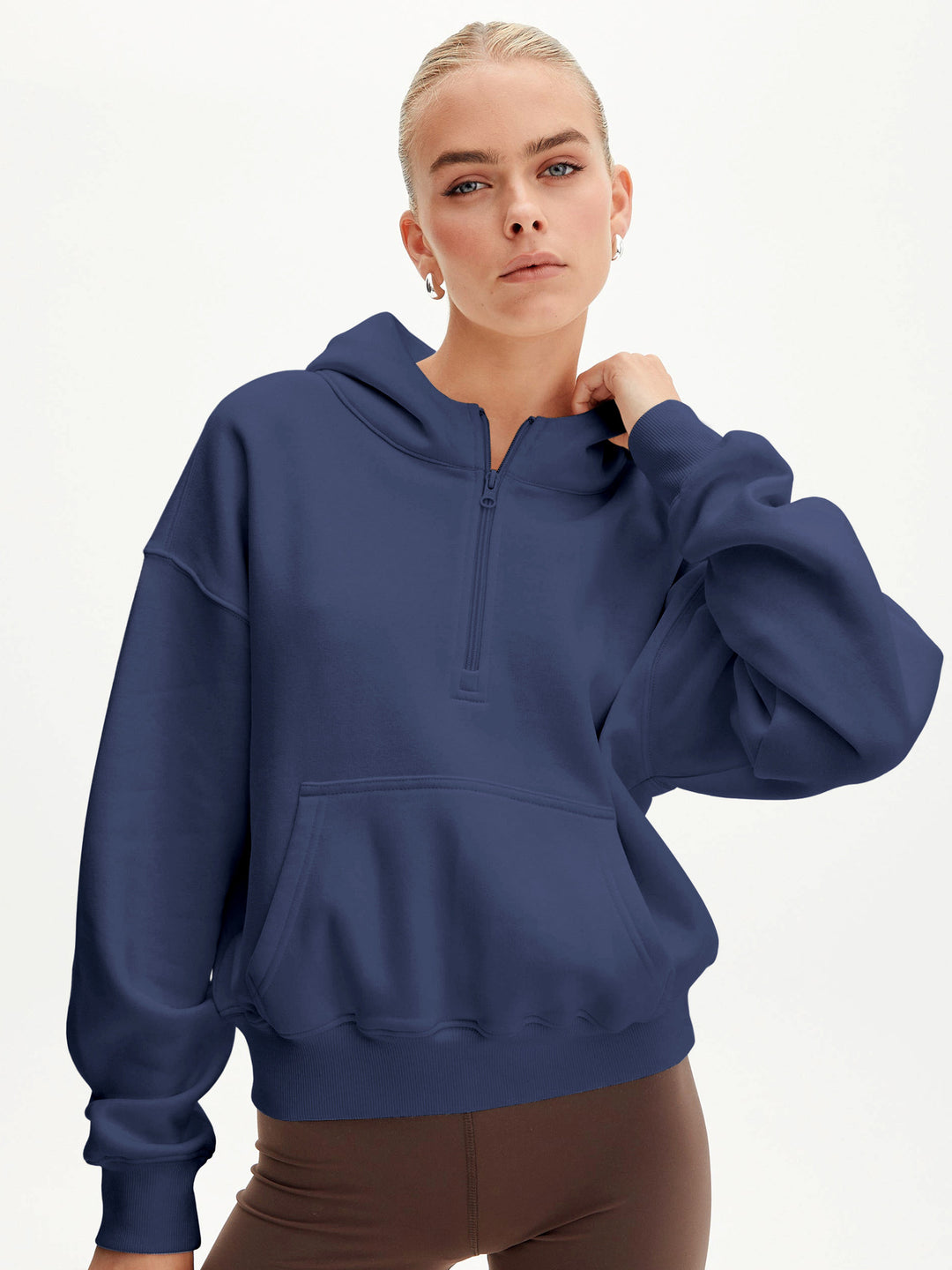 Dame hoodie med halv lynlås og oversized fit Stilla