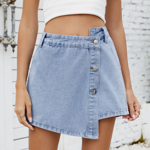 Dame denim minikjole med asymmetrisk kant og praktiske knapdetaljer Stilla