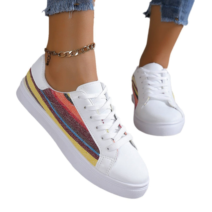 Dame Sporty Sneakers med farverige striber og trendy design Stilla