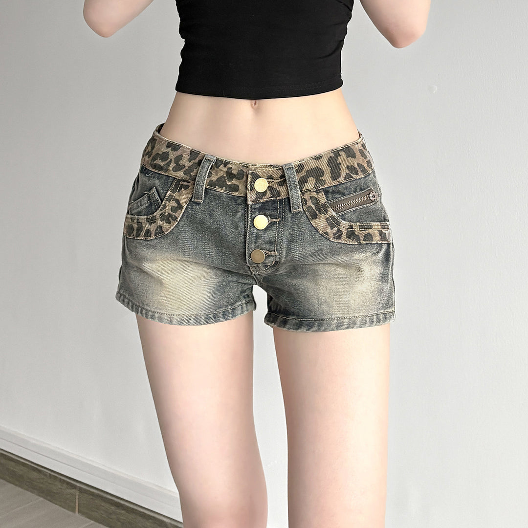 Dame Korte Jeansshorts med Leopardmønster og Rynket Talje Skovae