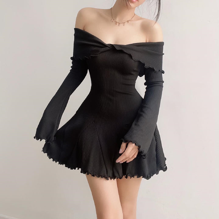 Dame Elegant Off-Shoulder Kjole med Ærmer og Modige Draperinger Stilla