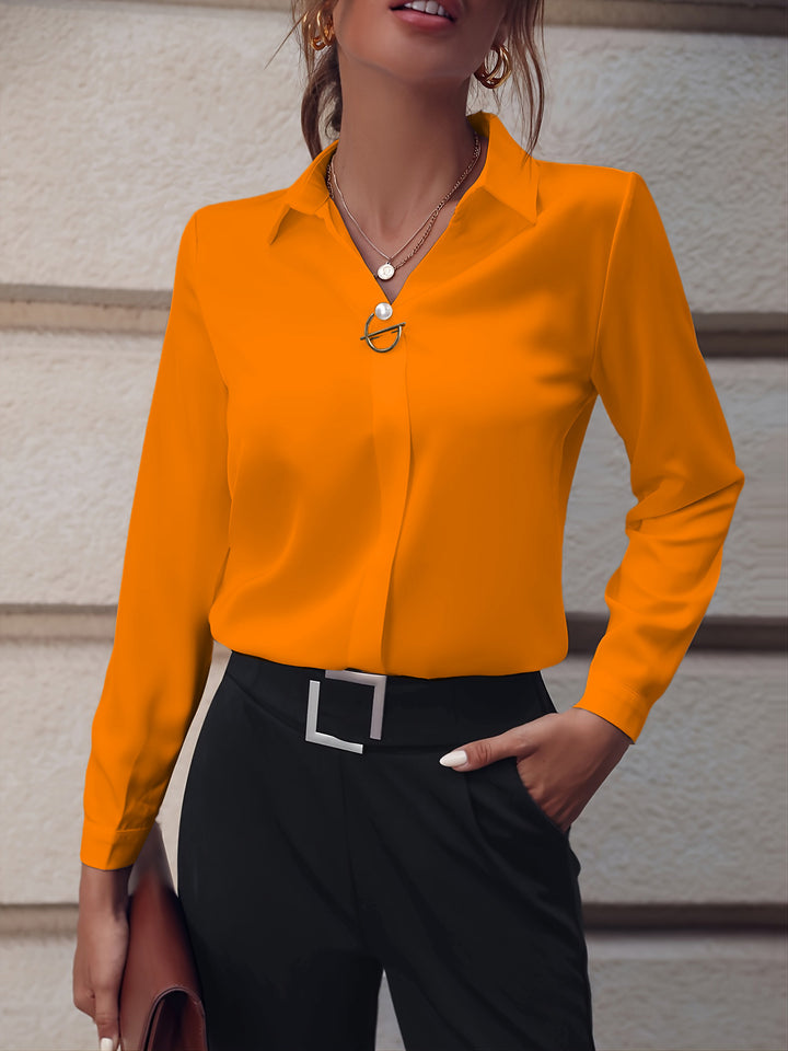 Dame Elegant Bluse med smidig tekstur og detaljeret knapliste Stilla
