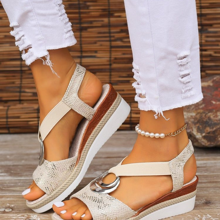 Dame sandaler med moderne design og elastiske remme Stilla